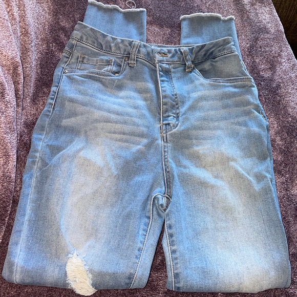 Raw hem distressed jeans size 9 - Picture 3 of 6